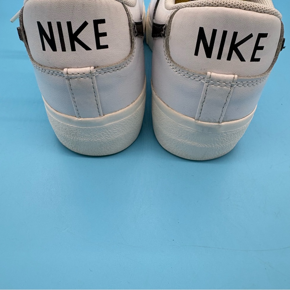 Nike White Black Low-Top Sneakers - Picture 8 of 10